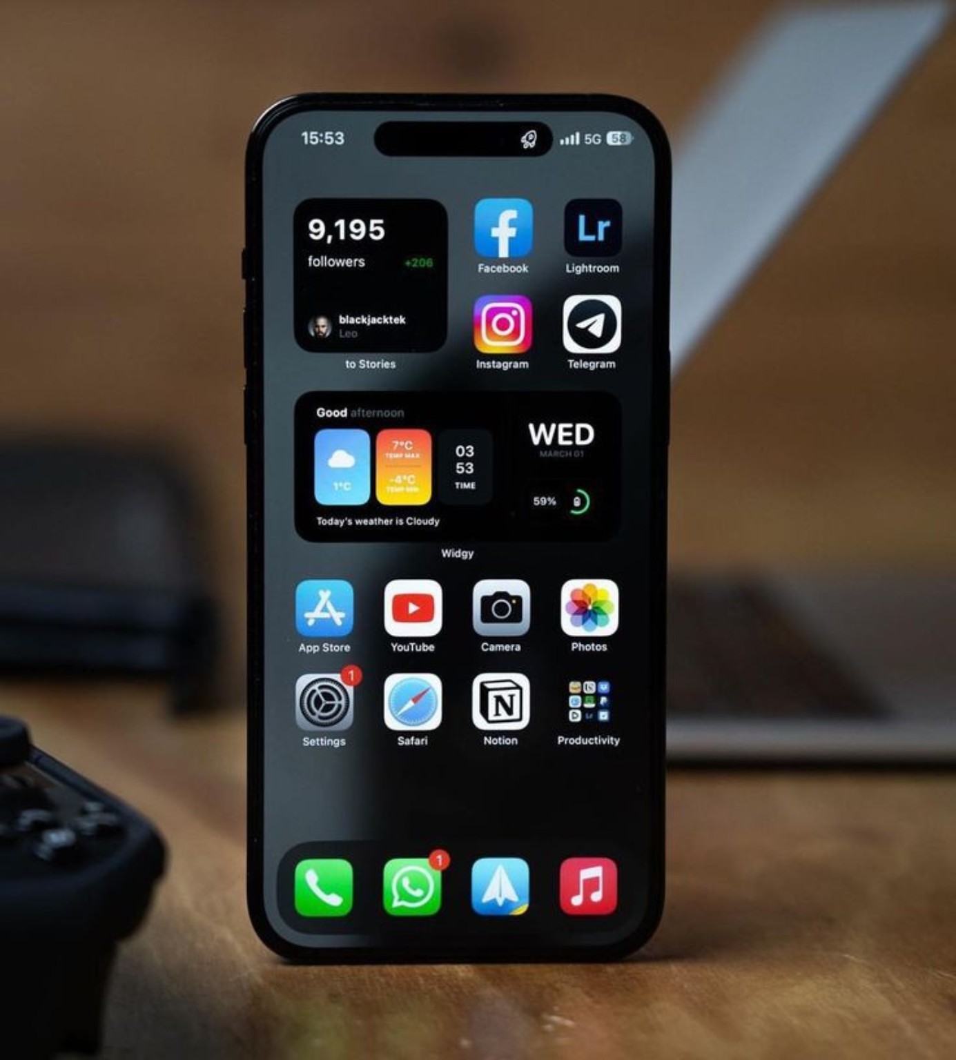 Smartphone displaying a carefully arranged home screen